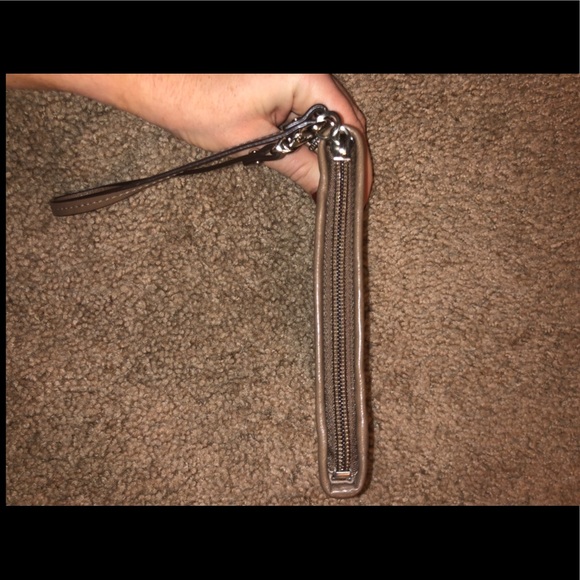 COACH wristlet 🍾 - Picture 5 of 6